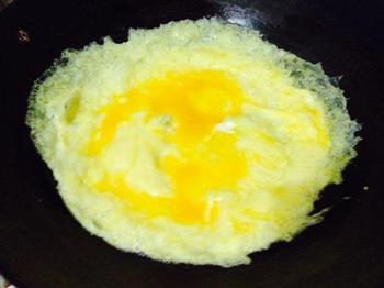 炒出水嫩鸡蛋-韭黄炒鸡蛋的做法步骤5