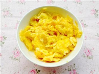 炒出水嫩鸡蛋-韭黄炒鸡蛋的做法步骤7
