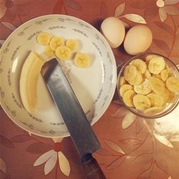 鸡蛋香蕉煎饼的做法图解1