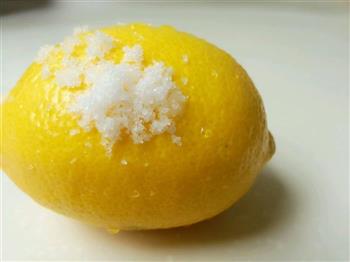 蜂蜜柠檬果冻佐芒果酸奶的做法步骤1
