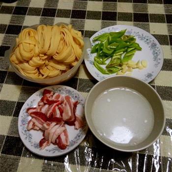 尖椒干豆腐-简单东北下饭菜的做法步骤1