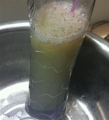 原汁机做西瓜汁 黄瓜雪梨汁的做法步骤7