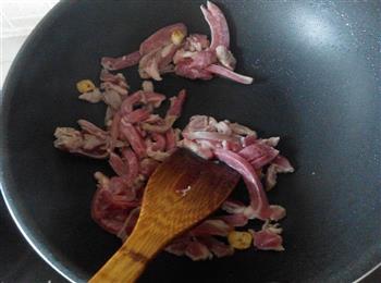 手撕杏鲍菇炒肉的做法步骤4