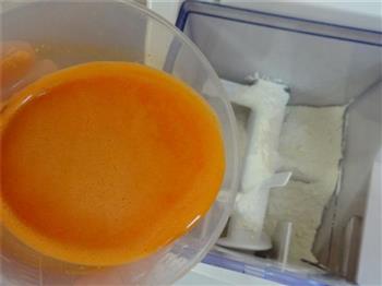 儿童营养主食-肉末拌胡萝卜面的做法步骤1