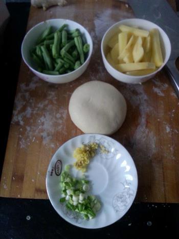 土豆豆角闷面的做法步骤1