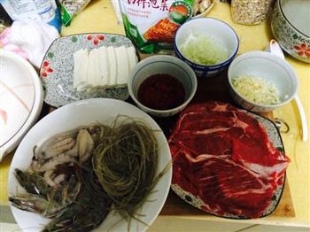 韩式泡菜牛肉火锅的做法图解1