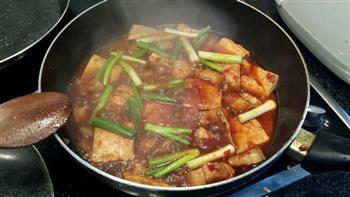 五花肉炖豆腐的做法步骤4