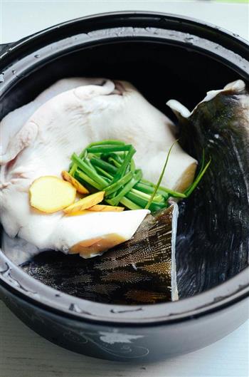 鲟龙鱼头豆腐砂锅的做法图解4