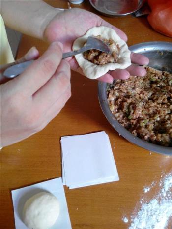 芹菜香菇肉包的做法图解3