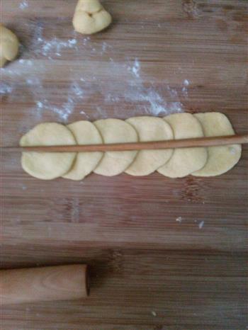 南瓜面包花的做法步骤3