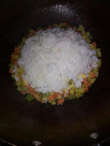咖喱土豆炒饭的做法步骤2