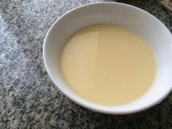 鲜奶炖蛋的做法步骤3