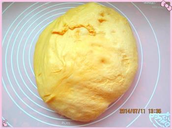 西瓜汁椰蓉花面包的做法步骤4