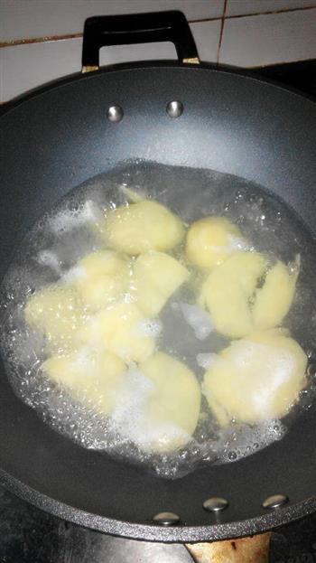 芝士黑椒肠焗土豆泥的做法步骤1
