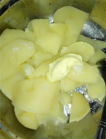 芝士黑椒肠焗土豆泥的做法图解2