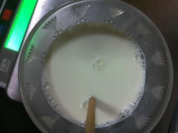 85度牛奶小方的做法图解2