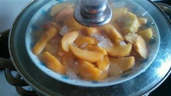 糖水桃子的做法步骤3