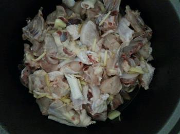 土豆烧鸡的做法步骤1