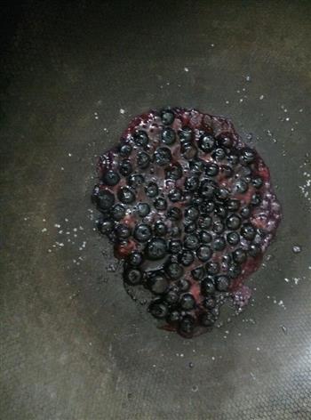 蓝莓酱三文治的做法步骤1