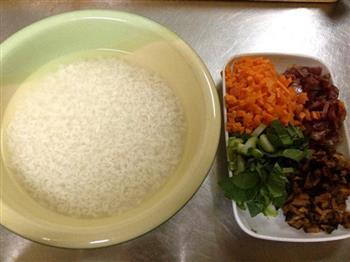 生炒糯米饭的做法步骤1