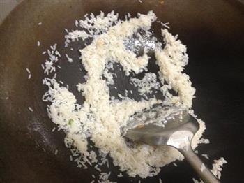 生炒糯米饭的做法步骤3