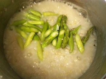 芦笋薏米燕麦粥的做法图解2