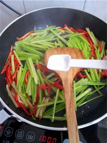芹菜炒肉丝的做法步骤10