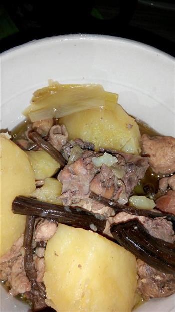 茶树菇+土豆炖鸡汤的做法步骤4