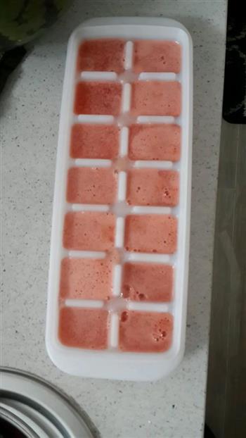 西瓜汁冰块的做法步骤3