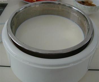 自制蜂蜜酸奶的做法图解2