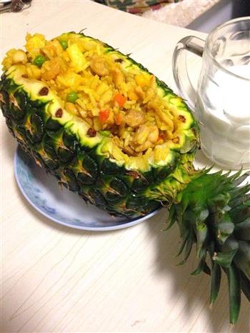 菠萝海鲜炒饭的做法步骤4