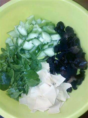 最适合炎炎夏日吃的一道菜-凉拌穿心莲的做法步骤1