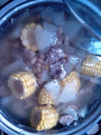 冬瓜排骨玉米花生汤的做法步骤3