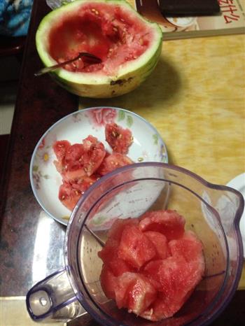 鲜榨西瓜汁的做法步骤1