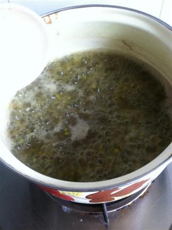 绿豆百合汤的做法步骤2