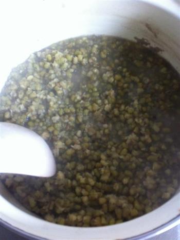 绿豆百合汤的做法步骤3