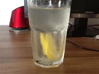冰镇蜂蜜柠檬水的做法步骤3
