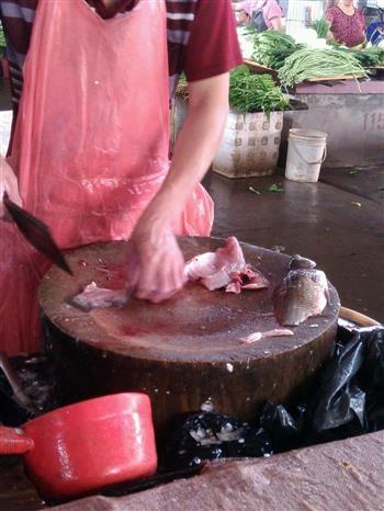 营养鲫鱼猪杂粥的做法步骤1