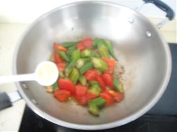 秋葵炒番茄的做法步骤10