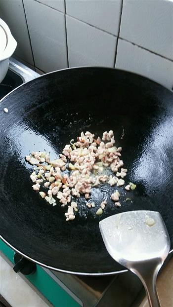 瘦肉鸡蛋炒饭的做法步骤3