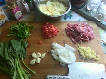 麻辣牛肉土豆片的做法步骤1