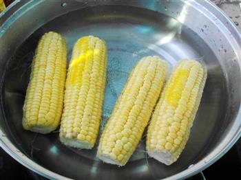 奶香烤玉米的做法步骤1