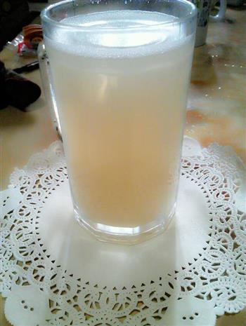 夏季健康饮品鲜榨梨子汁的做法步骤6