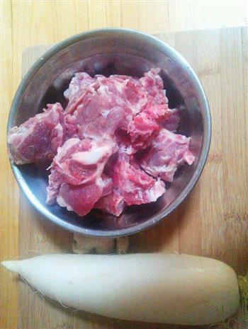 夏季清炖排骨萝卜汤的做法步骤1