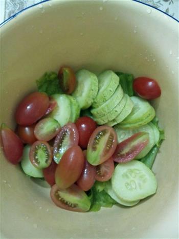 金枪鱼蔬菜沙拉-三分钟快手菜的做法步骤2
