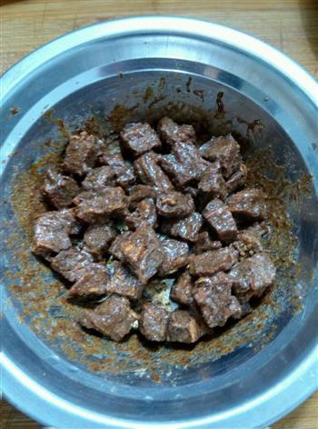 火龙果黑椒牛肉粒的做法步骤2