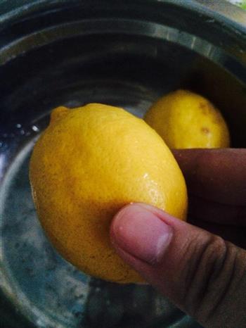 柠檬蜂蜜水的做法步骤1