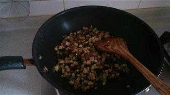 土豆腊肉豆干丁的做法步骤3