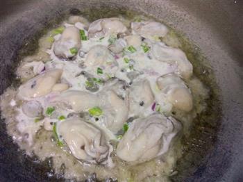舌尖上的中国 潮汕-蚝烙 蚵仔煎 牡蛎煎的做法步骤3