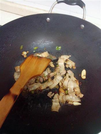 梅豆尖椒炒五花肉的做法步骤3